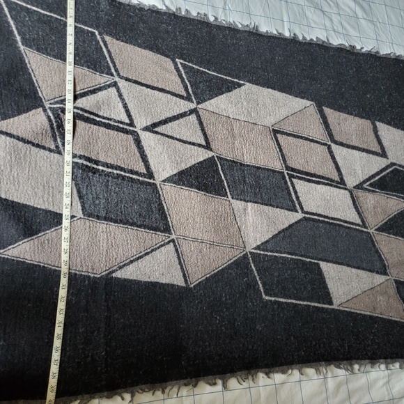 Aritzia/Wilfred Blanket Scarf - Picture 2 of 5